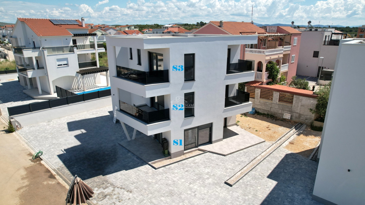 Vodice - Luksuzno stanovanje S1 z vrtom, mirna lega