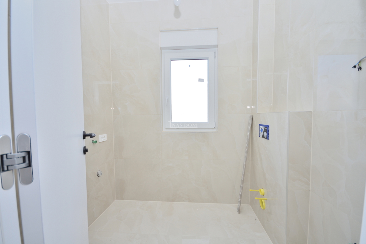 Vodice - Luksuzno stanovanje S1 z vrtom, mirna lega