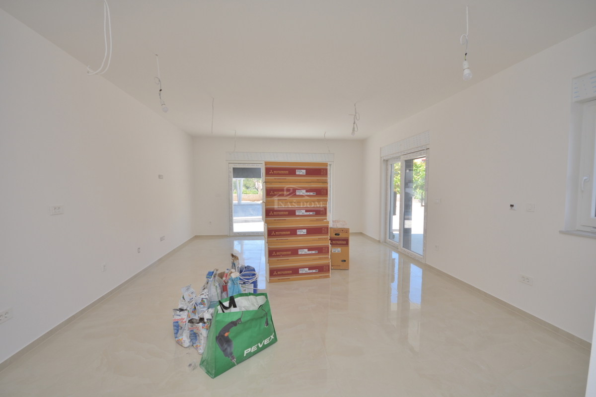 Vodice - Luksuzno stanovanje S1 z vrtom, mirna lega