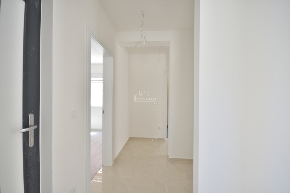 Vodice - Luksuzno stanovanje S1 z vrtom, mirna lega