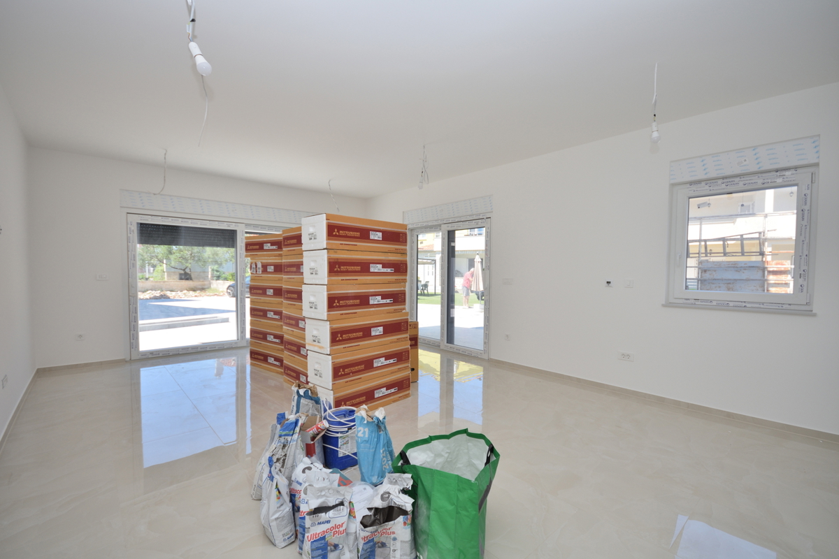 Vodice - Luksuzno stanovanje S1 z vrtom, mirna lega