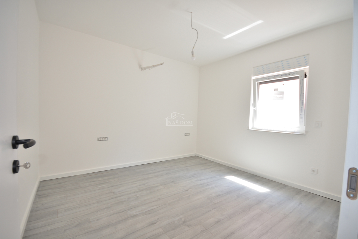 Vodice - Luksuzno stanovanje S1 z vrtom, mirna lega