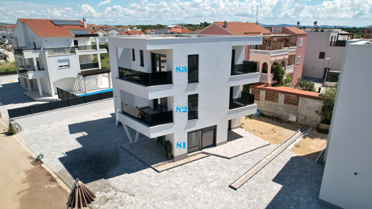 Vodice - Luksuzno stanovanje S1 z vrtom, mirna lega