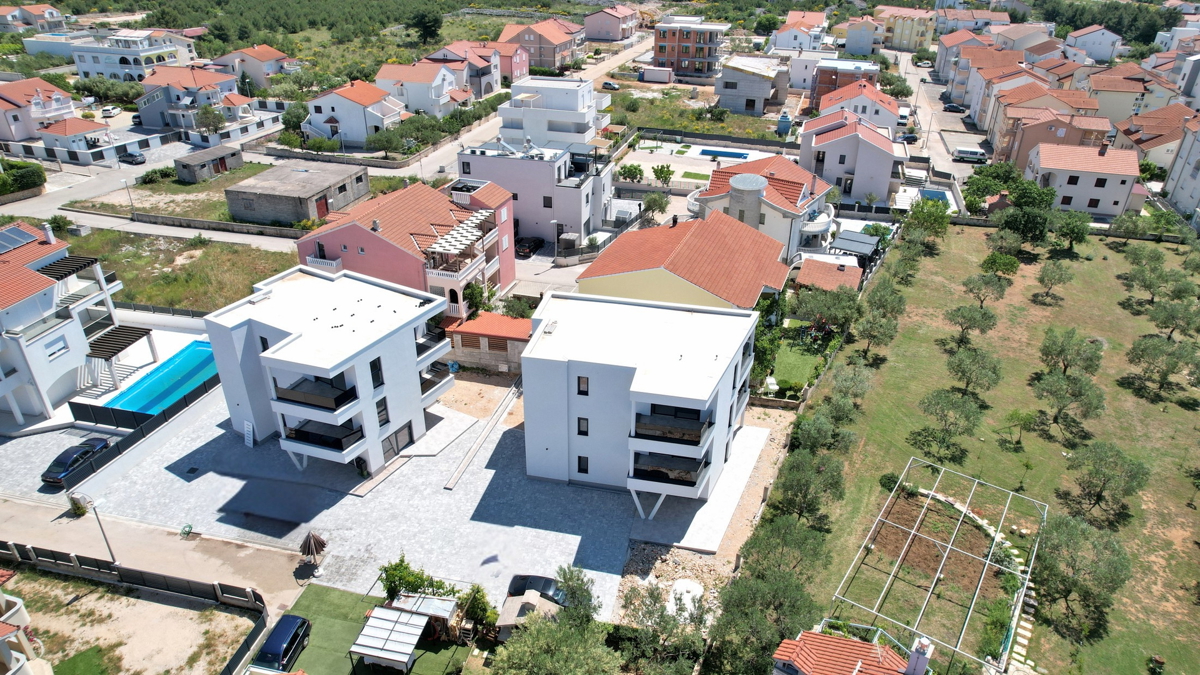 Vodice - Luksuzno stanovanje S1 z vrtom, mirna lega