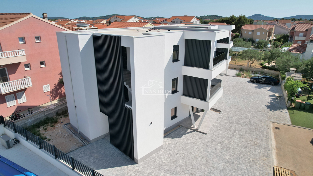Vodice - Luksuzno stanovanje S1 z vrtom, mirna lega