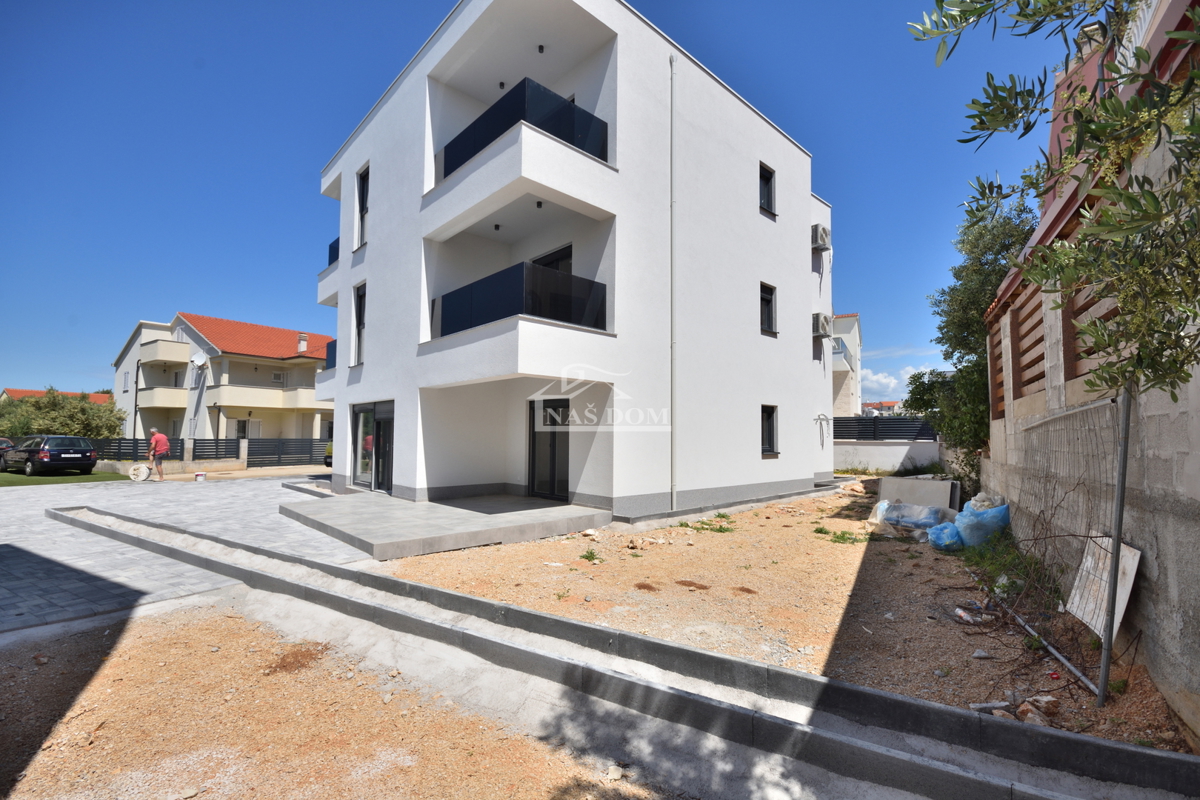 Vodice - Luksuzno stanovanje S1 z vrtom, mirna lega