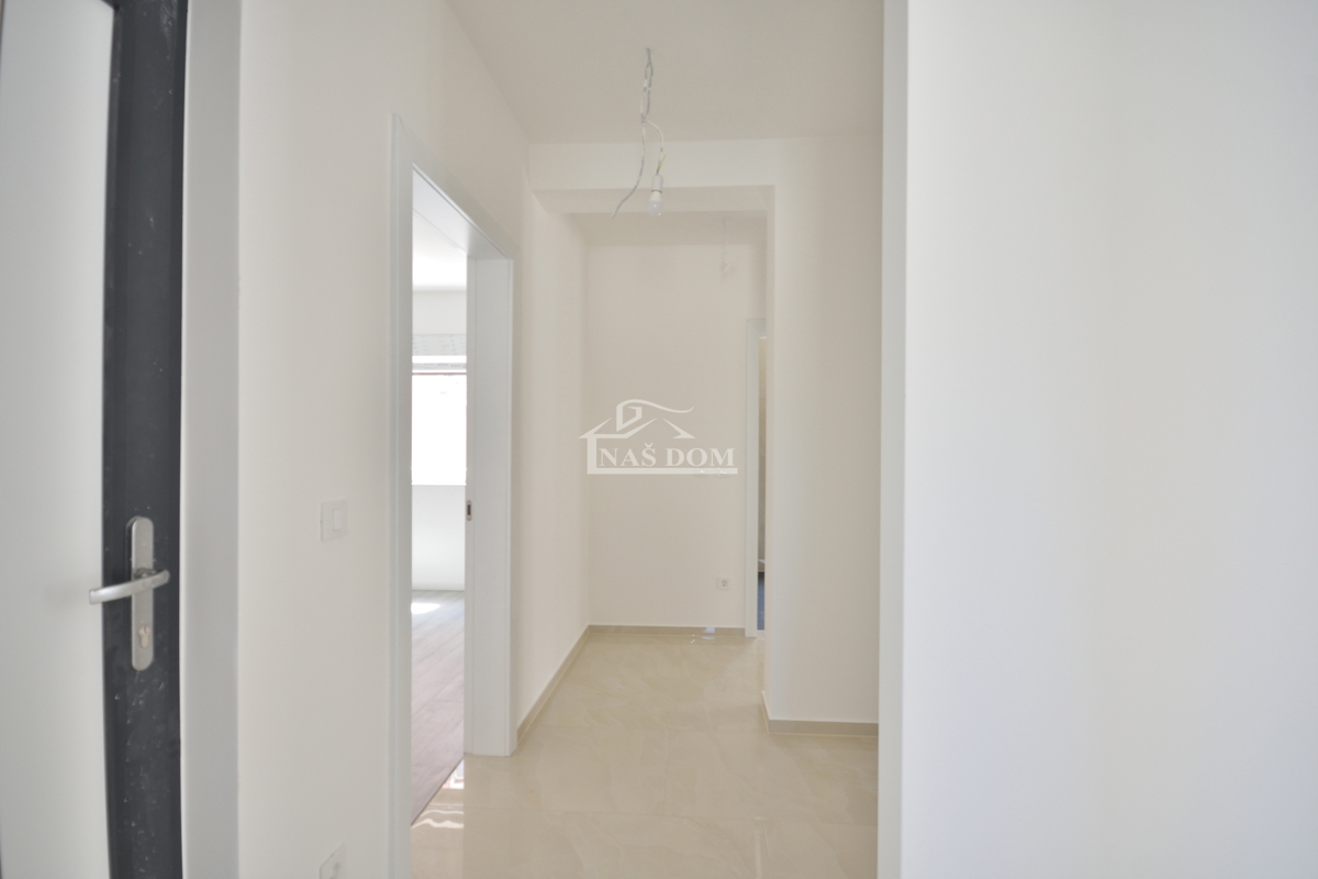 Vodice - Luksuzno stanovanje S1 z vrtom, mirna lega