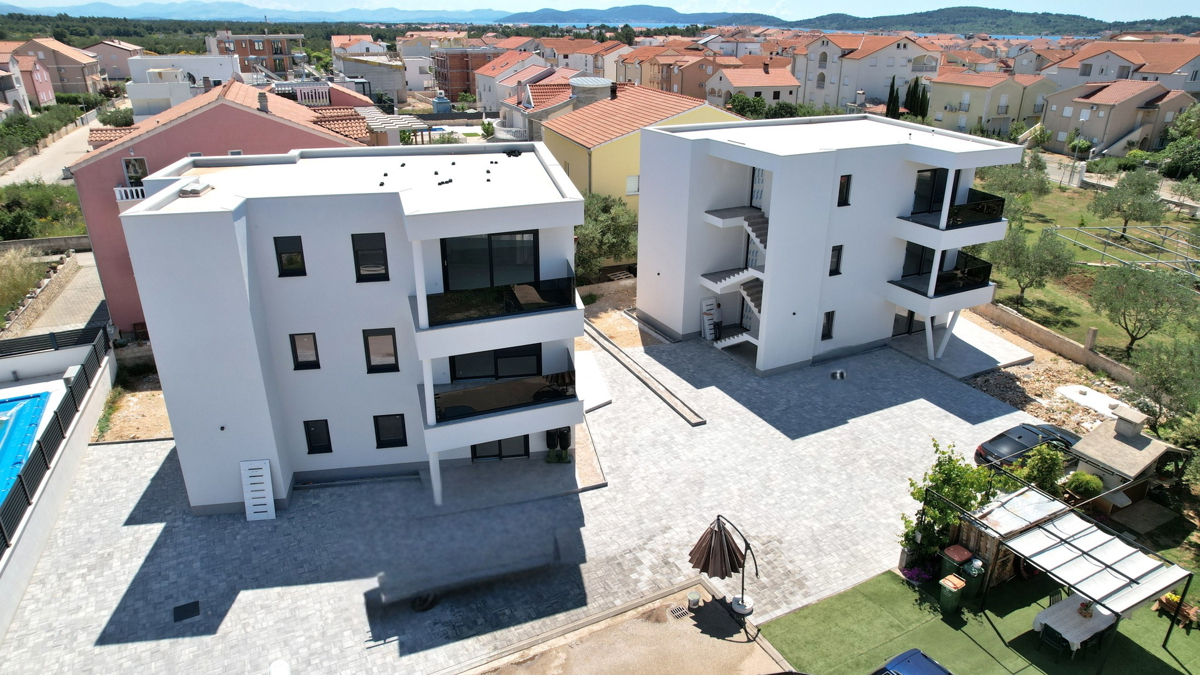Vodice - Luksuzno stanovanje S1 z vrtom, mirna lega