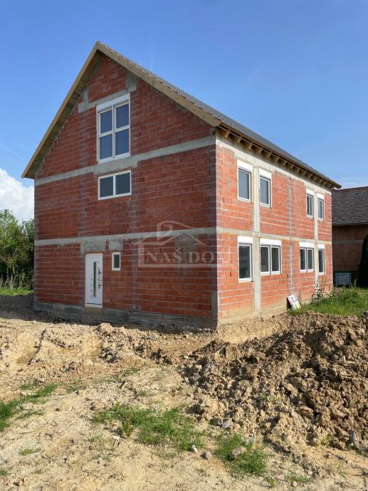 Kutina - dvojna hiša z vrtom