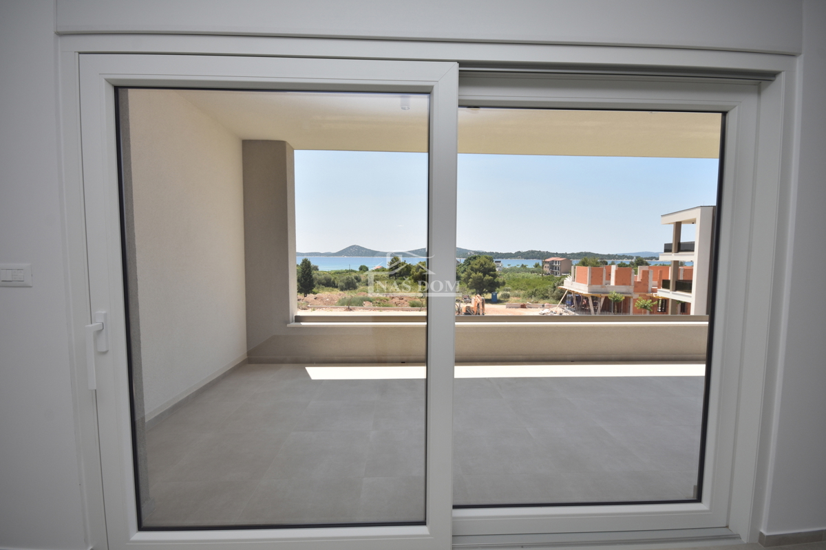 Vodice - Stanovanje S3 v prvem nadstropju z razgledom na morje, 300 m od plaže