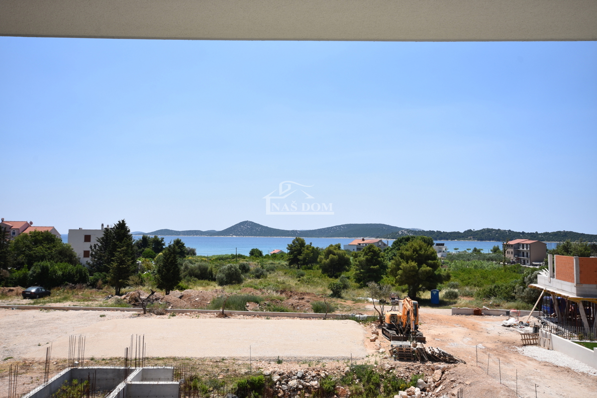 Vodice - Stanovanje S3 v prvem nadstropju z razgledom na morje, 300 m od plaže