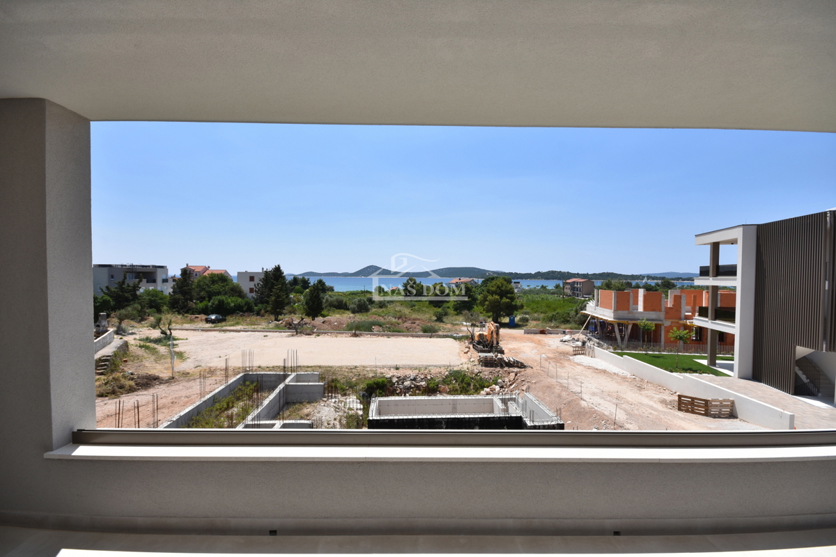 Vodice - Stanovanje S3 v prvem nadstropju z razgledom na morje, 300 m od plaže