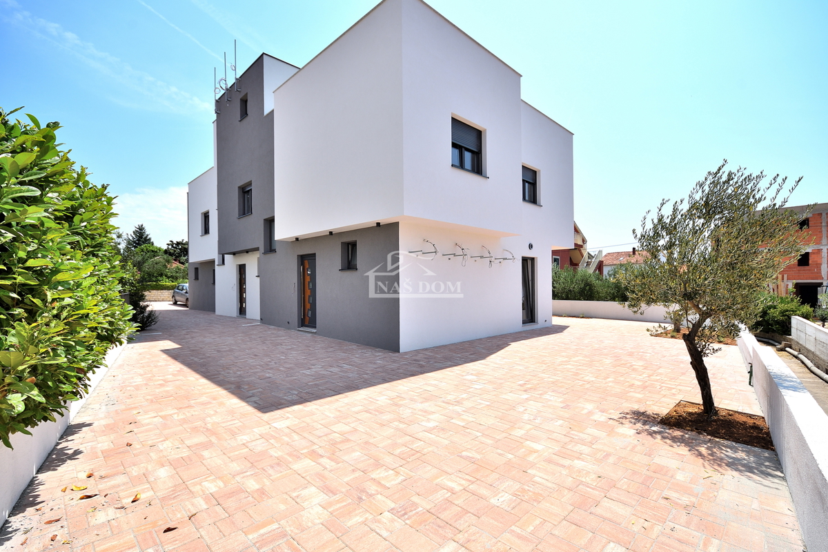 VODICE - ODLIČNA LOKACIJA *NOVOGRADNJA* S1 hiša, 150 m od plaže
