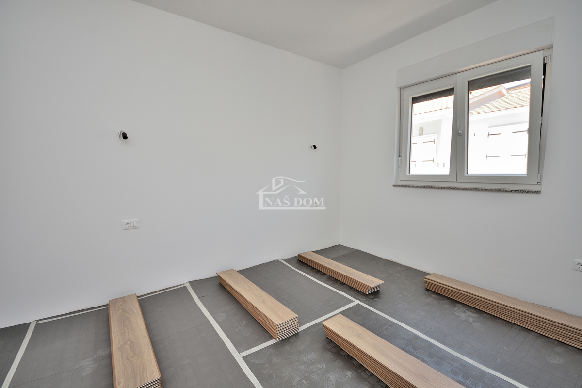 VODICE - ODLIČNA LOKACIJA *NOVOGRADNJA* S1 hiša, 150 m od plaže