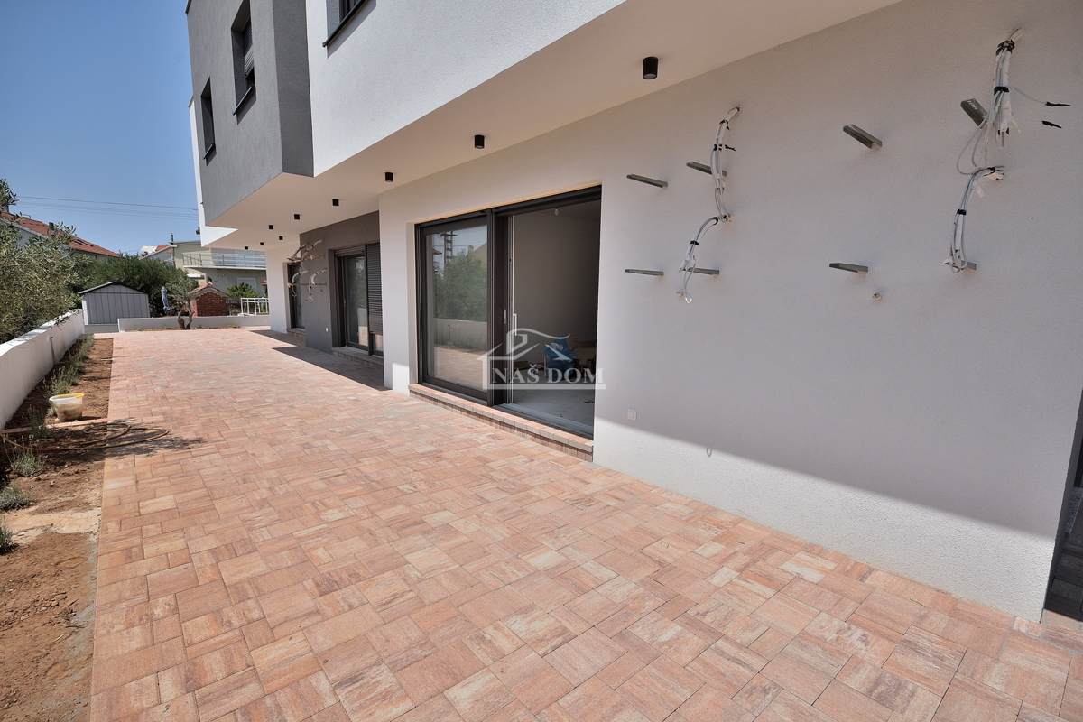 VODICE - ODLIČNA LOKACIJA *NOVOGRADNJA* S1 hiša, 150 m od plaže