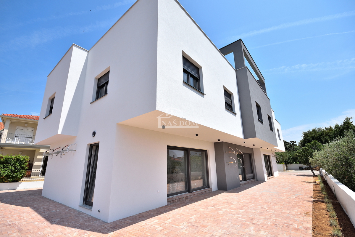 VODICE - ODLIČNA LOKACIJA *NOVOGRADNJA* S1 hiša, 150 m od plaže