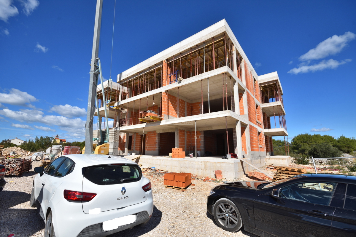 Vodice - Trosobno stanovanje S6, I. nadstropje, pogled na morje - PRILOŽNOST