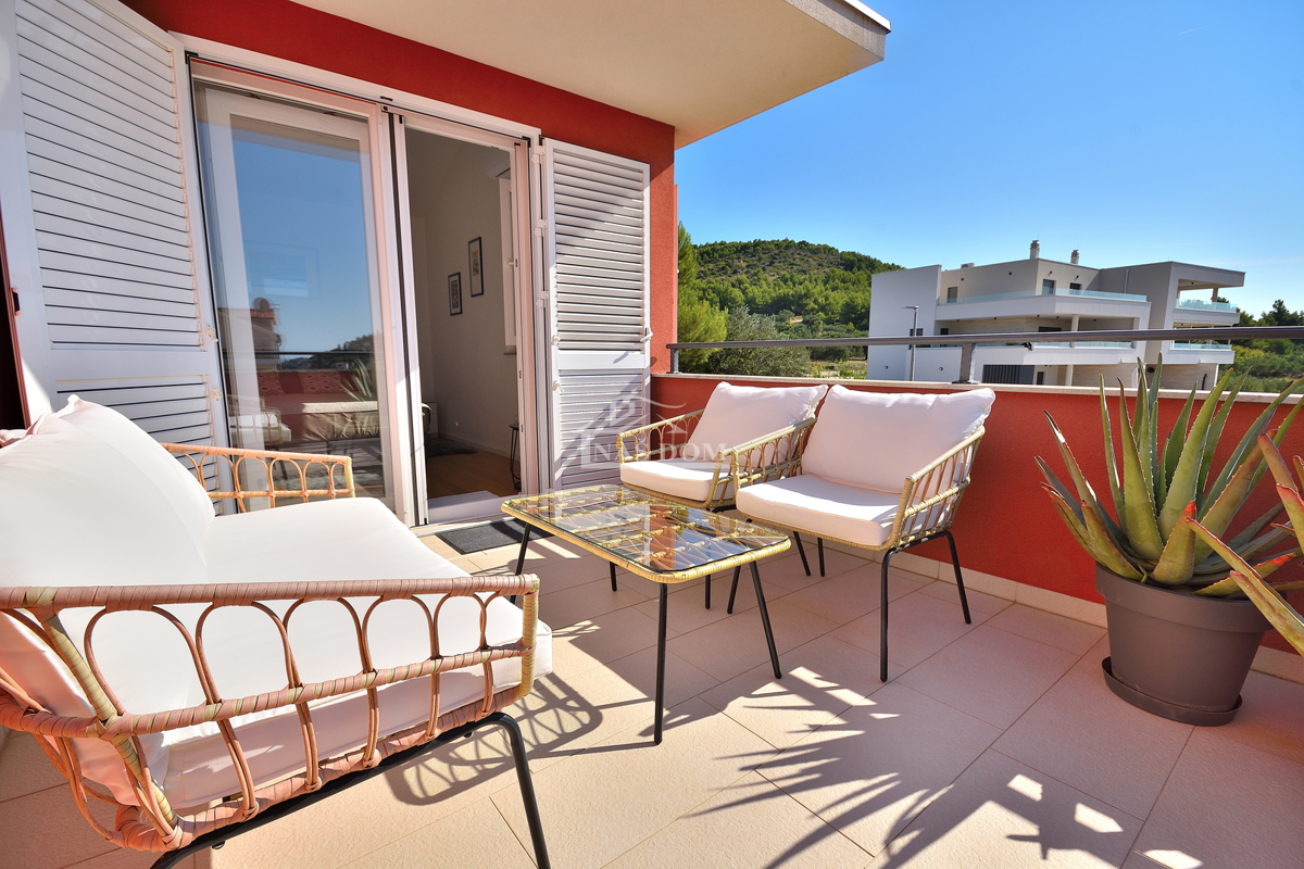 TRIBUNJ - hiša z razgledom na morje, 400 m od plaže