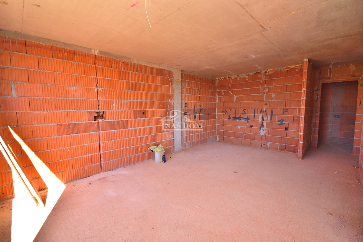 Vodice - *NOVOGRADNJA* enosobno stanovanje s vrtom, pogled na morje