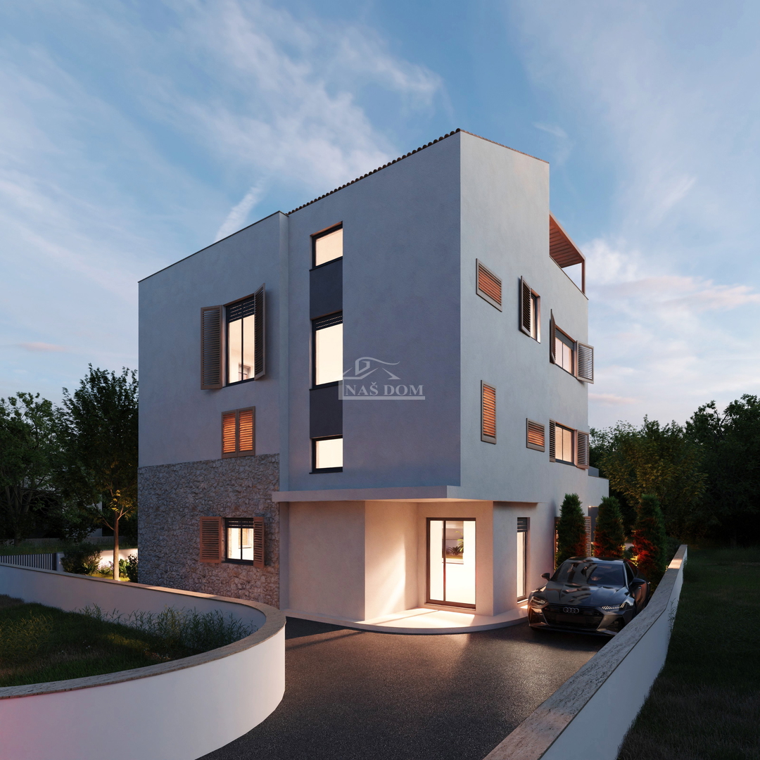 VODICE – GRADBENO ZEMLJIŠČE 748 m² S PRAVNOMOČNIM GRADBENO DOVOLJENJEM, ODLIČNA LOKACIJA!