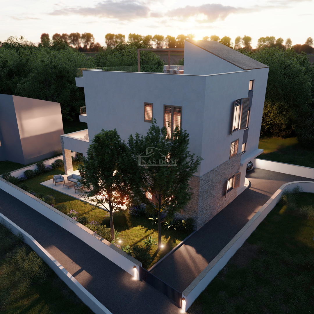 VODICE – GRADBENO ZEMLJIŠČE 748 m² S PRAVNOMOČNIM GRADBENO DOVOLJENJEM, ODLIČNA LOKACIJA!