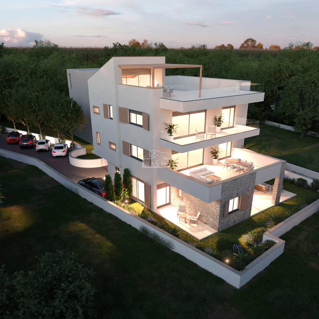 VODICE – GRADBENO ZEMLJIŠČE 748 m² S PRAVNOMOČNIM GRADBENO DOVOLJENJEM, ODLIČNA LOKACIJA!