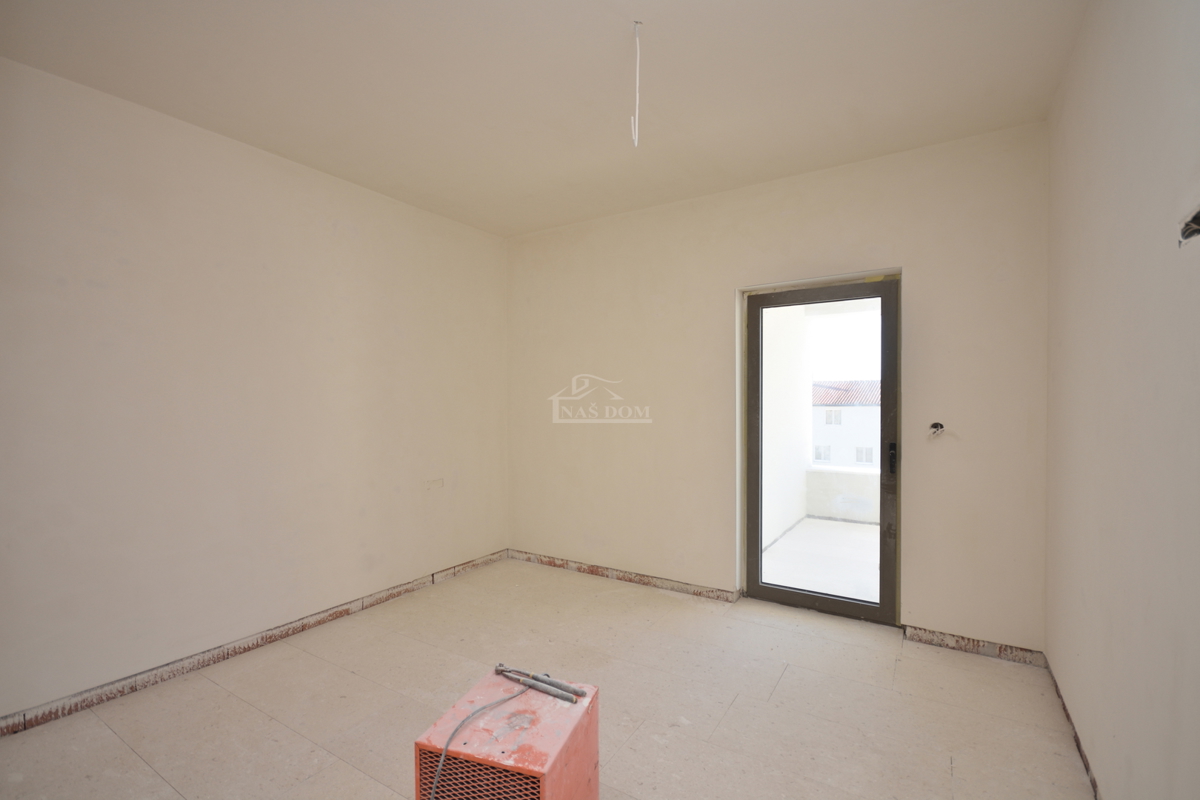 Vodice - Luksuzno stanovanje S3 v pritličju, pogled na morje