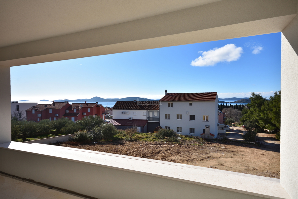 Vodice - Luksuzno stanovanje S3 v pritličju, pogled na morje