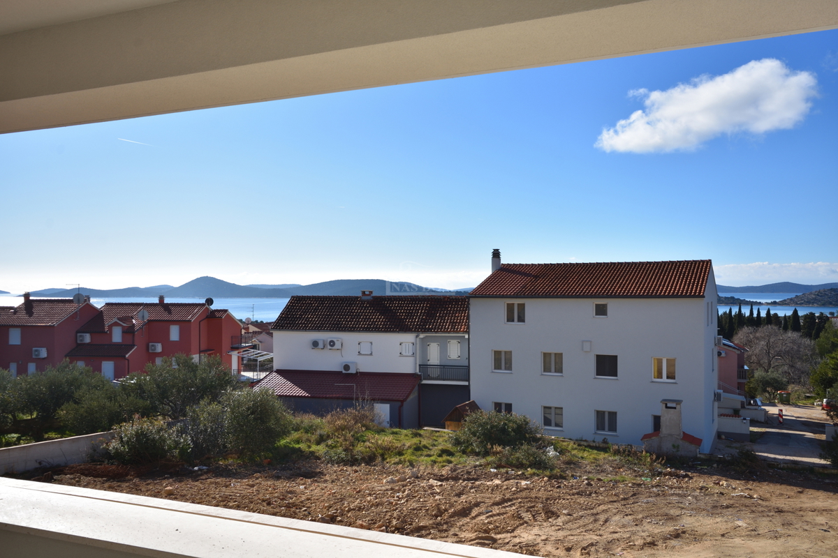 Vodice - Luksuzno stanovanje S3 v pritličju, pogled na morje