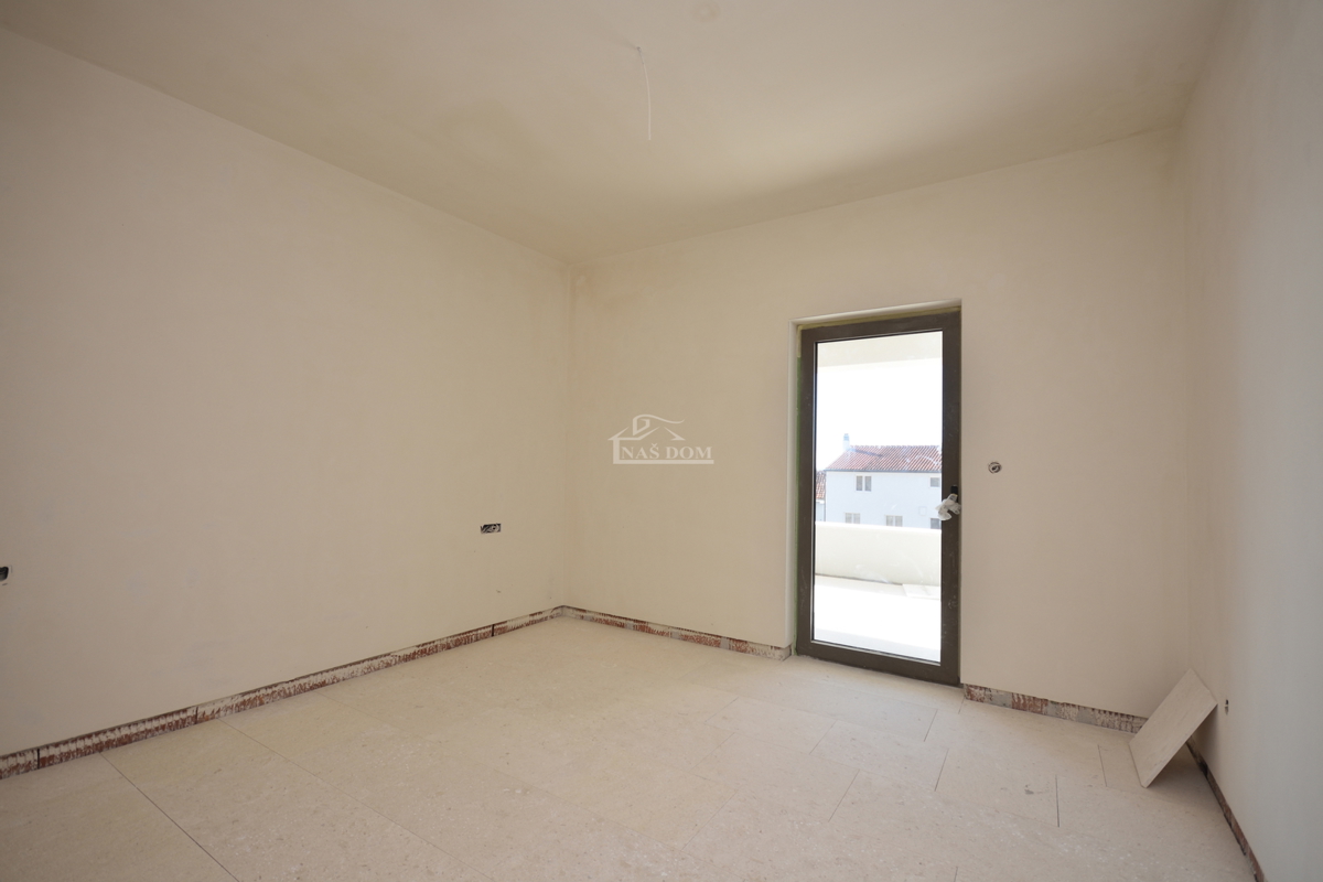 Vodice - Luksuzno stanovanje S3 v pritličju, pogled na morje