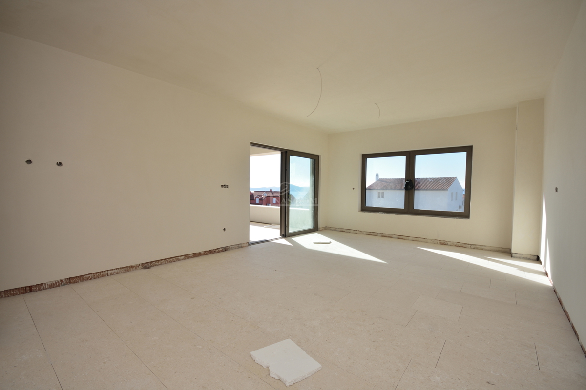 Vodice - Luksuzno stanovanje S3 v pritličju, pogled na morje