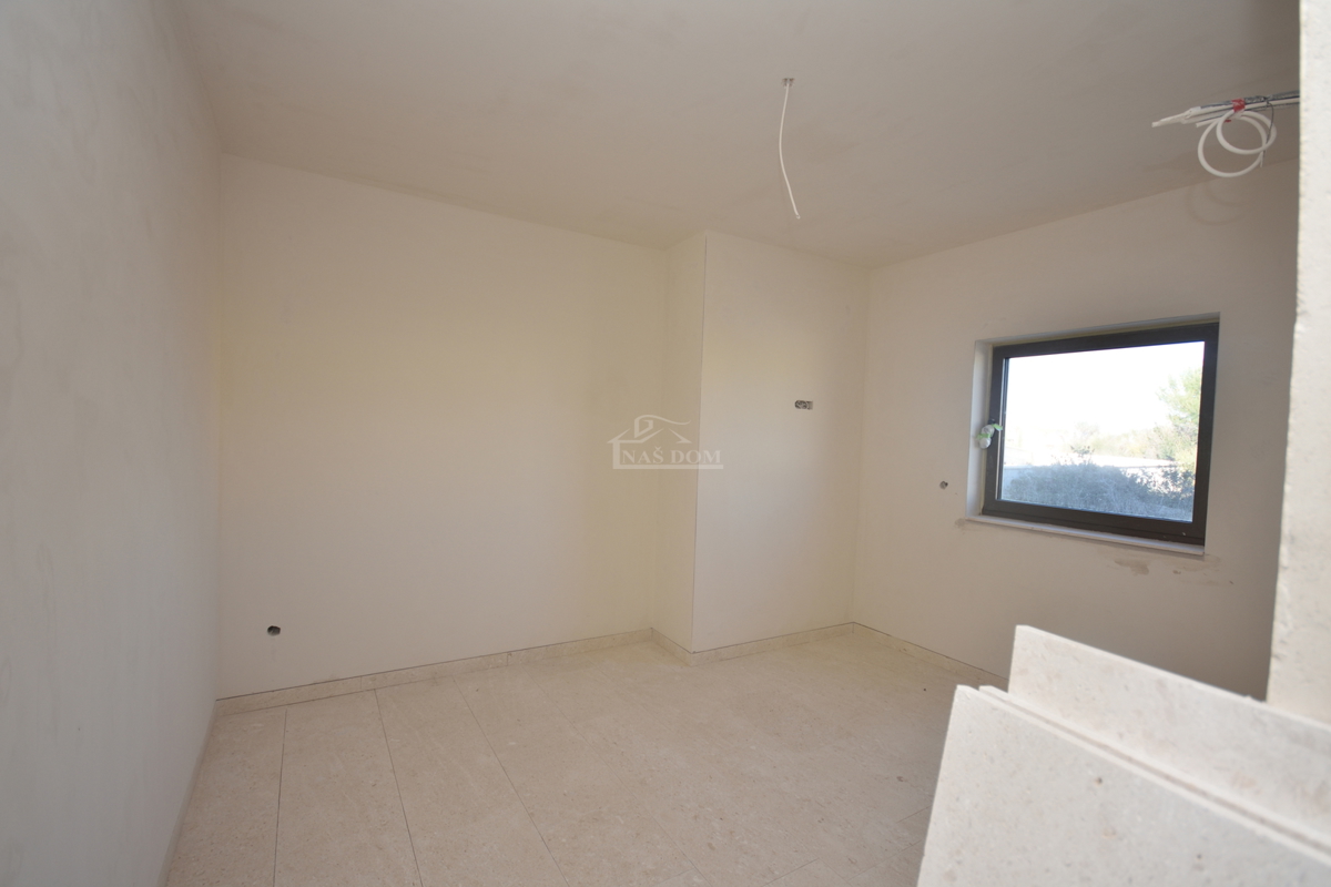 Vodice - Luksuzno stanovanje S1 v pritličju z vrtom, pogled na morje