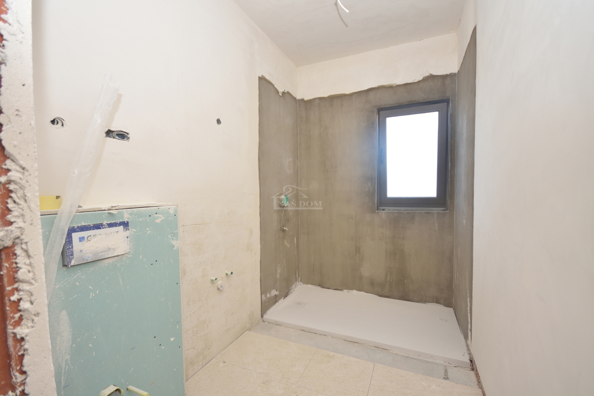 Vodice - Luksuzno stanovanje S1 v pritličju z vrtom, pogled na morje