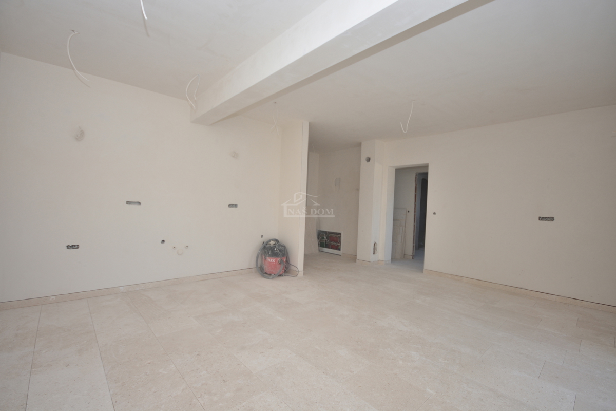 Vodice - Luksuzno stanovanje S1 v pritličju z vrtom, pogled na morje