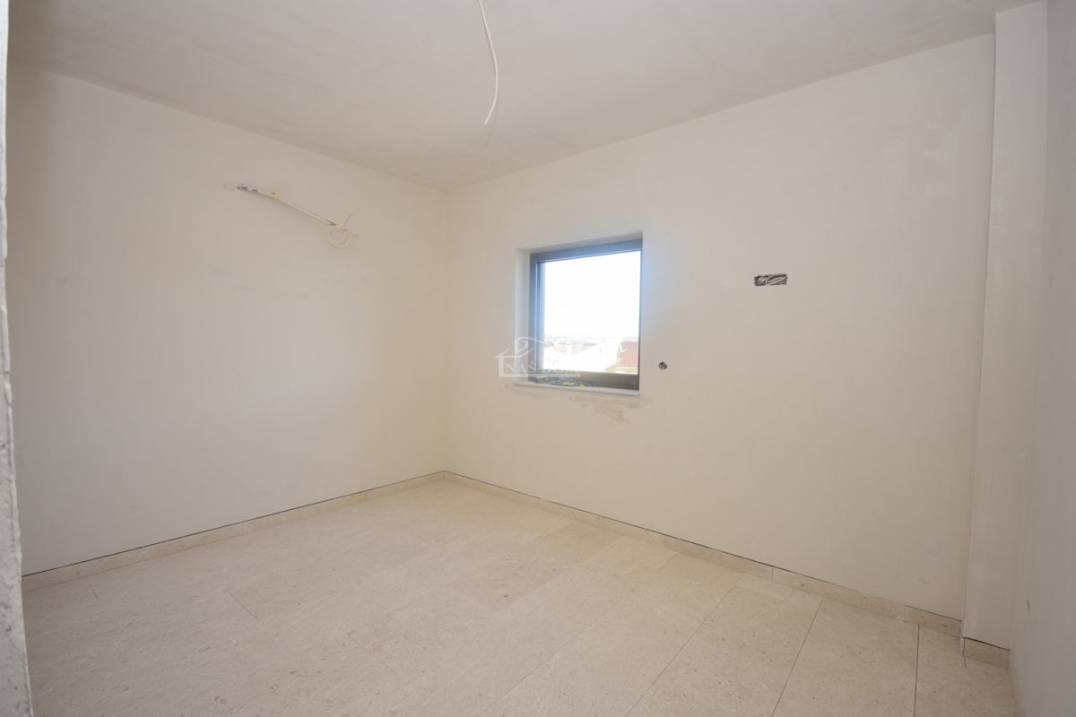 Vodice - Luksuzno stanovanje S1 v pritličju z vrtom, pogled na morje