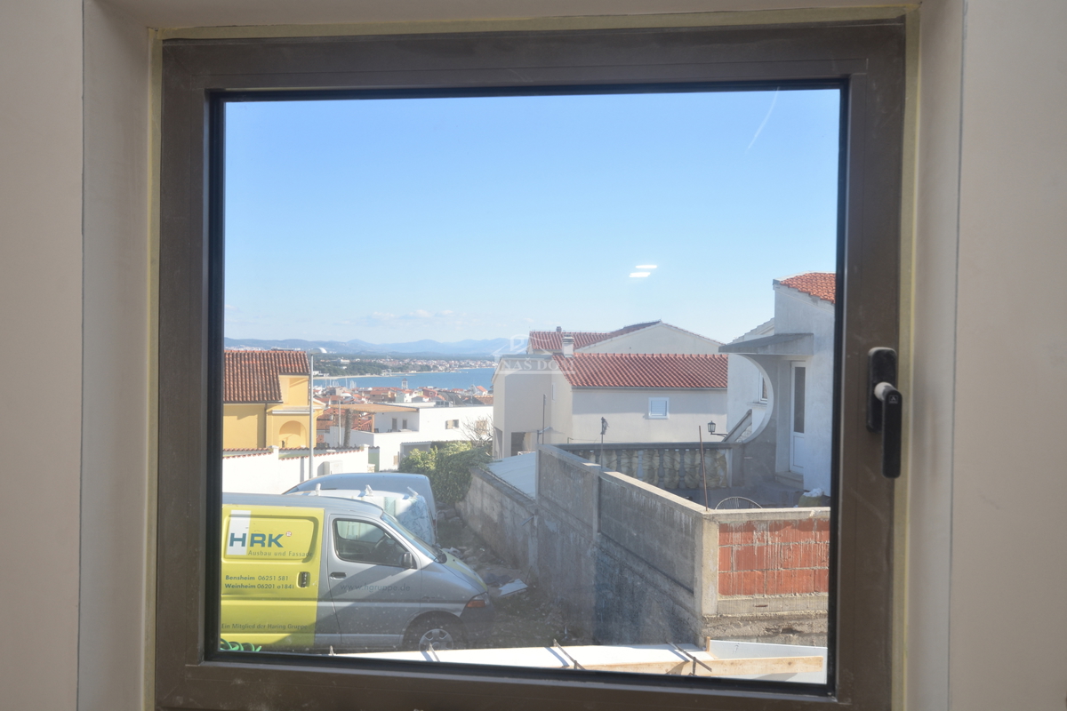 Vodice - Luksuzno stanovanje S1 v pritličju z vrtom, pogled na morje