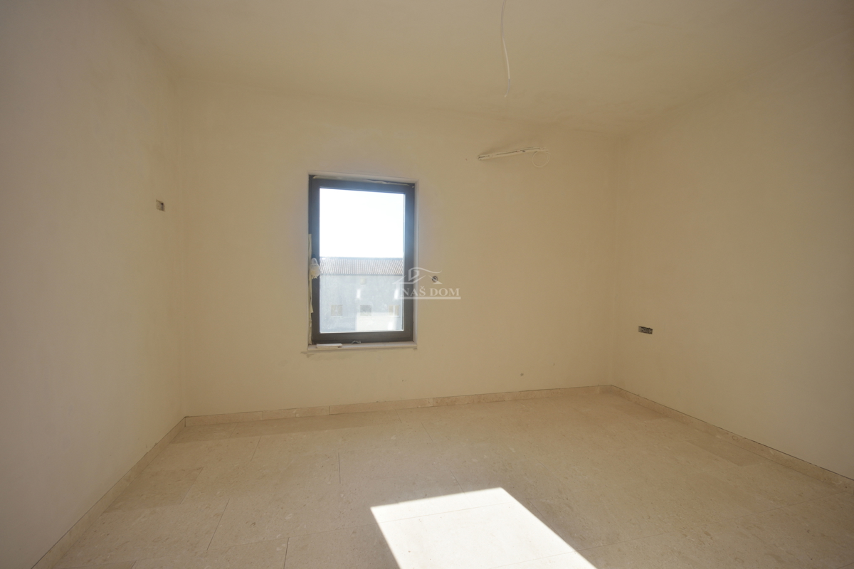 Vodice - Luksuzno stanovanje S2 v pritličju z vrtom, pogled na morje