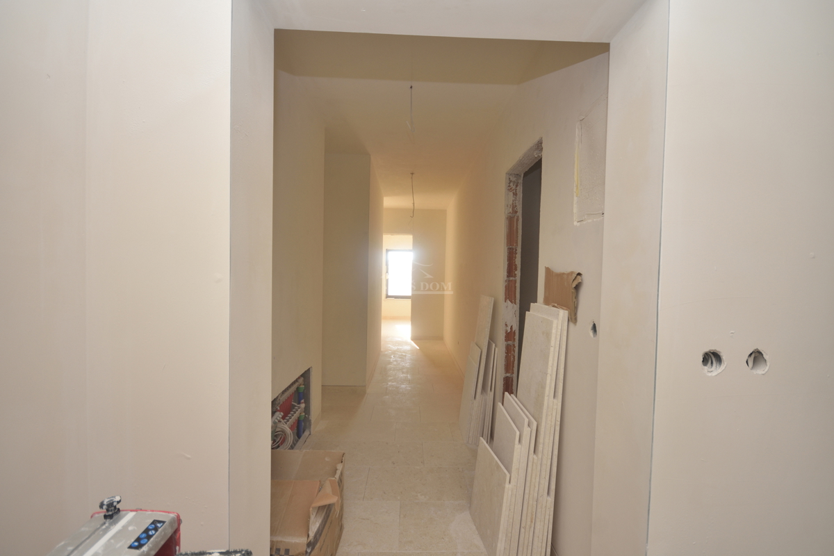 Vodice - Luksuzno stanovanje S2 v pritličju z vrtom, pogled na morje