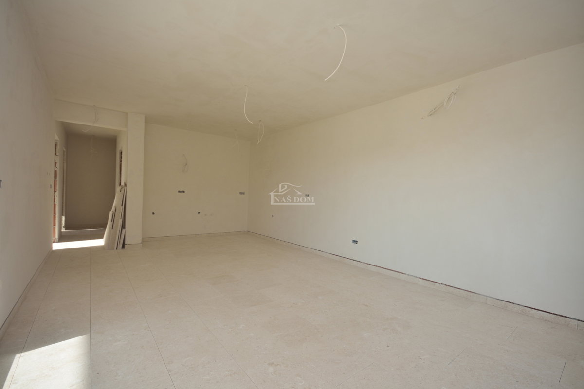 Vodice - Luksuzno stanovanje S2 v pritličju z vrtom, pogled na morje