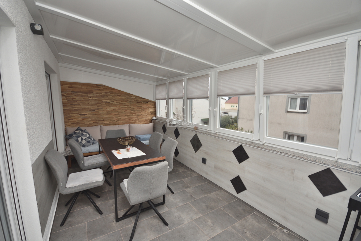 Vodice - Opremljeno dvosobno stanovanje, le 250 m od plaže