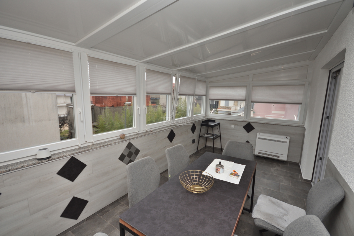 Vodice - Opremljeno dvosobno stanovanje, le 250 m od plaže