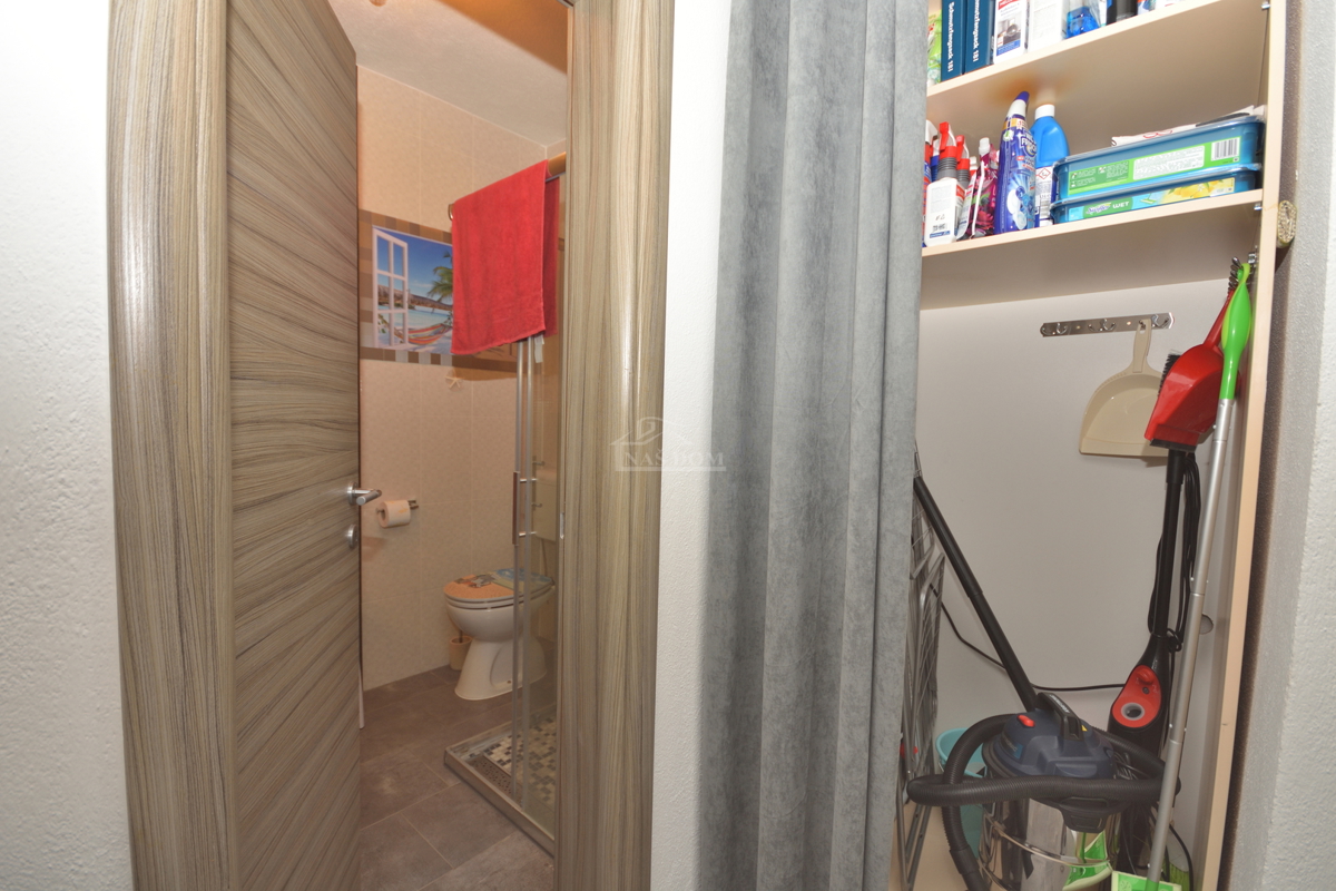 Vodice - Opremljeno dvosobno stanovanje, le 250 m od plaže