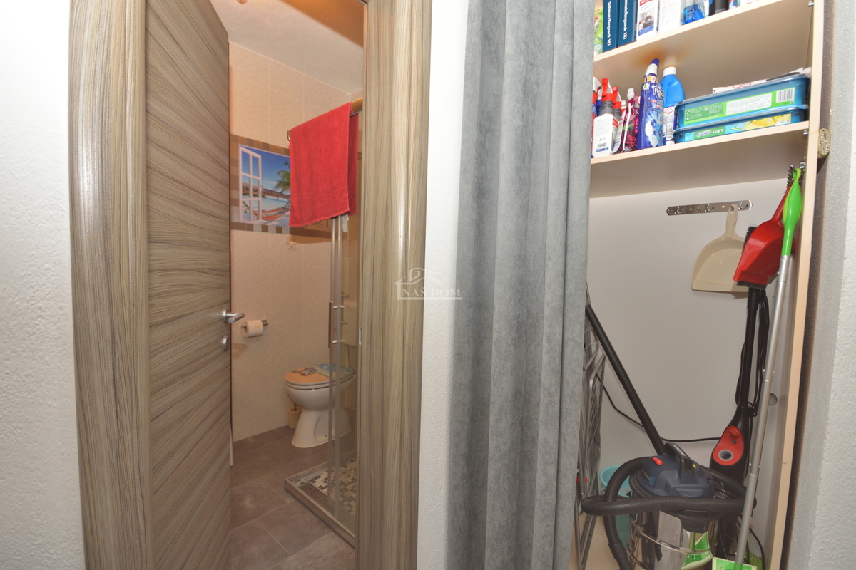 Vodice - Opremljeno dvosobno stanovanje, le 250 m od plaže