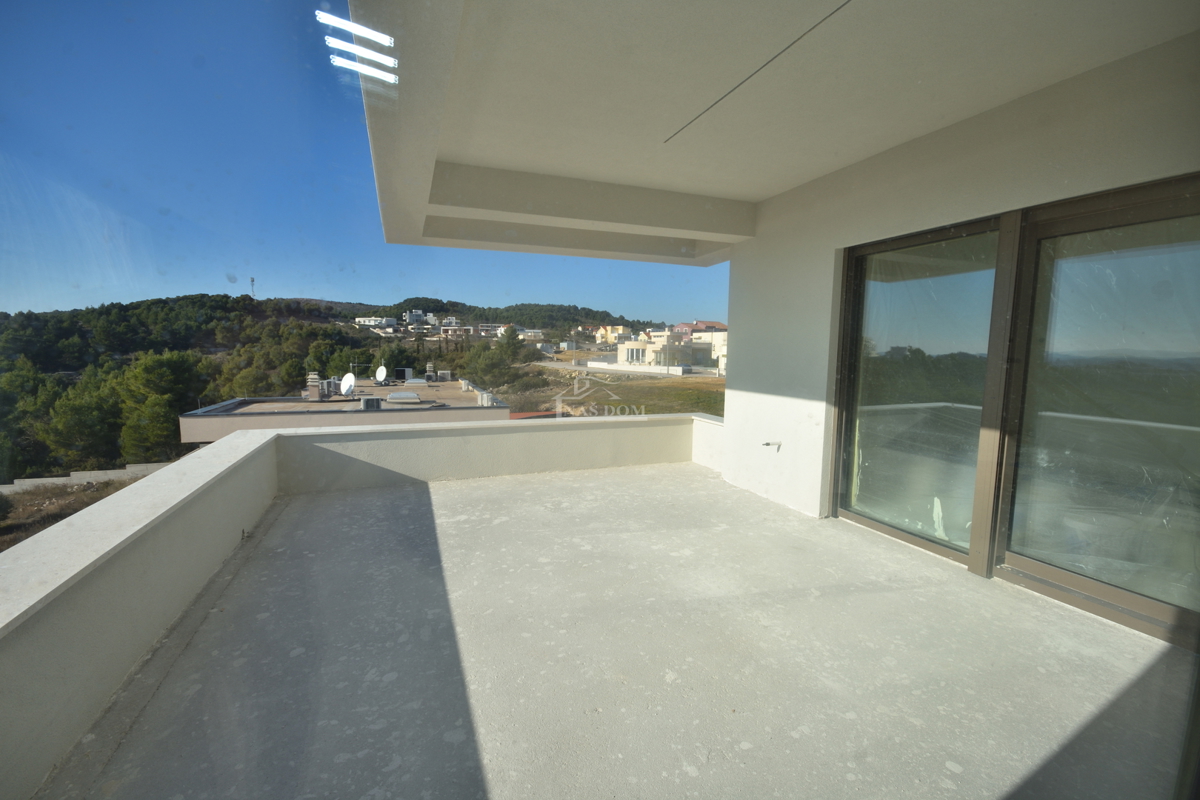 Vodice - Luksuzno stanovanje S10 s tremi spalnicami, dvigalo, pogled na morje, drugo nadstropje