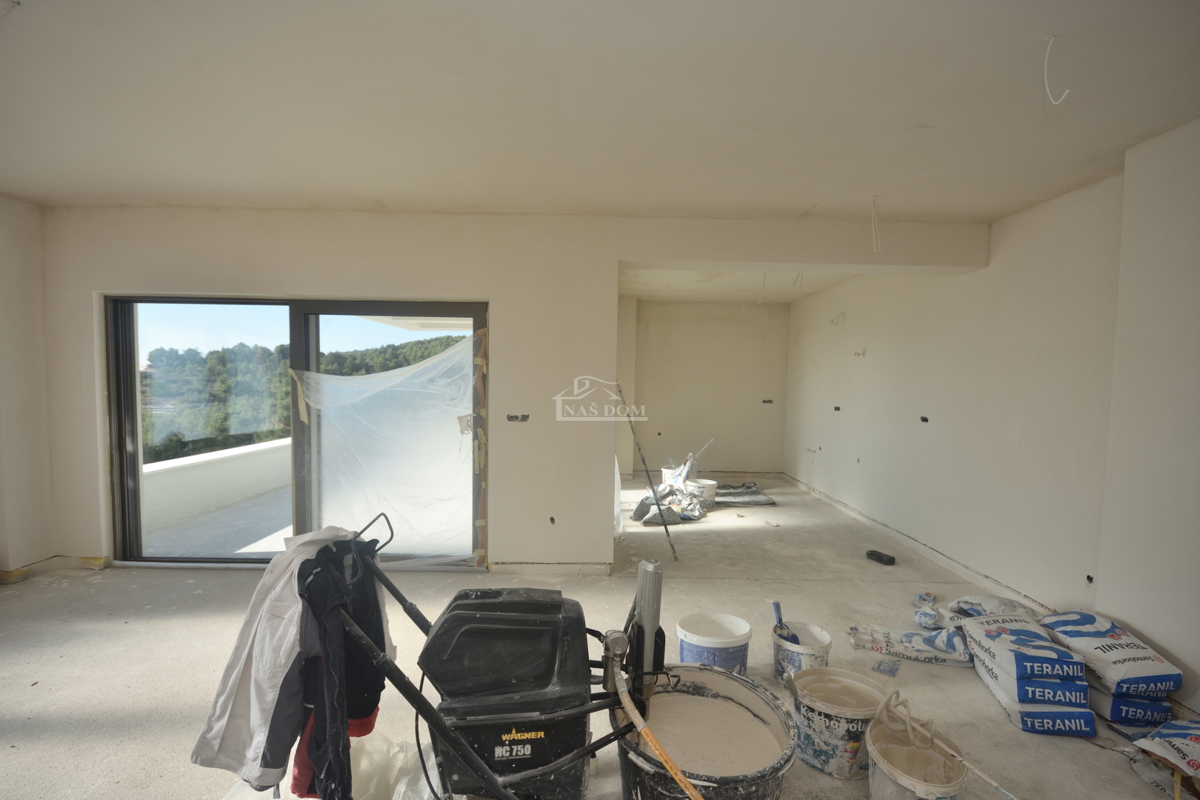 Vodice - Luksuzno stanovanje S10 s tremi spalnicami, dvigalo, pogled na morje, drugo nadstropje