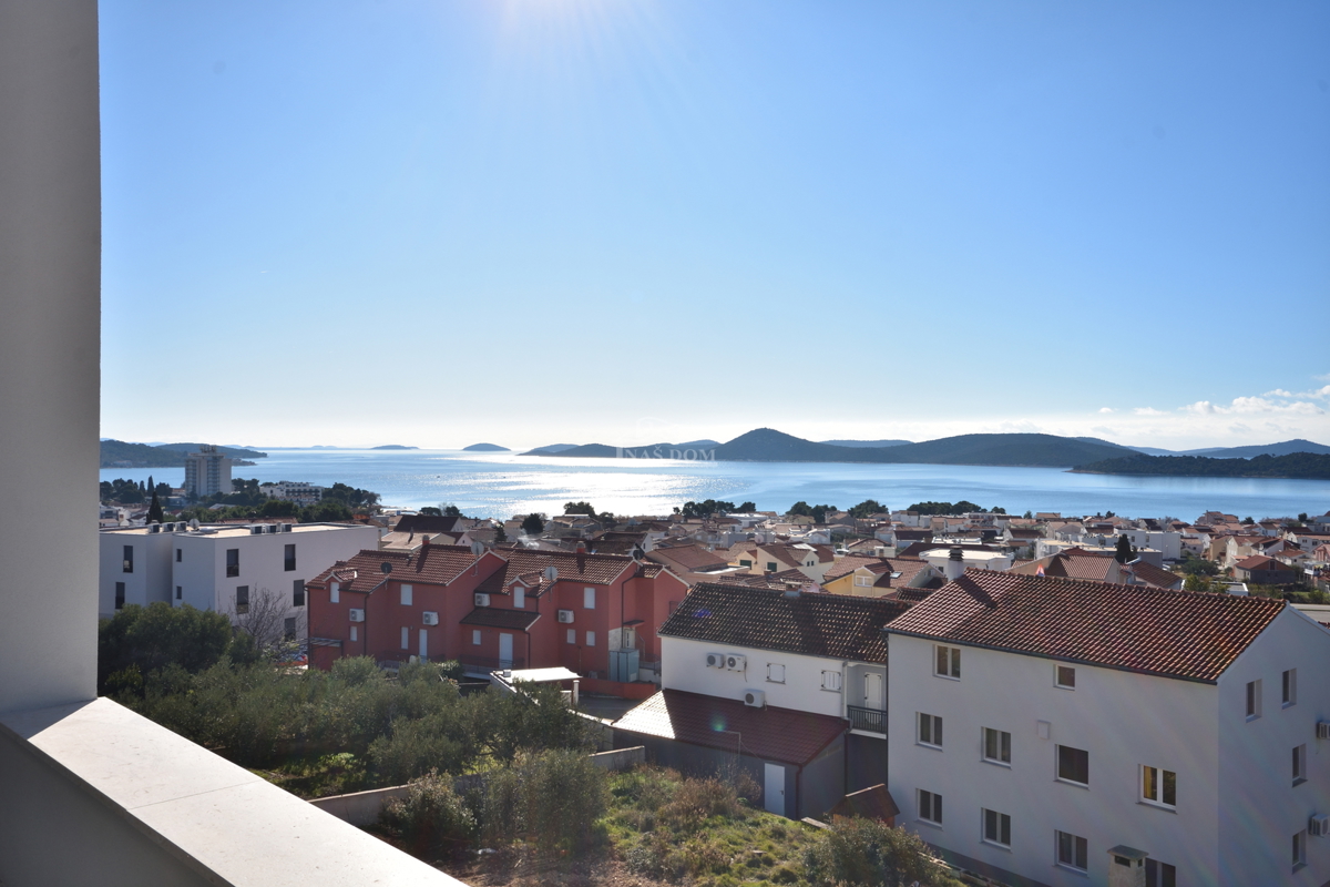 Vodice - Luksuzno stanovanje S10 s tremi spalnicami, dvigalo, pogled na morje, drugo nadstropje