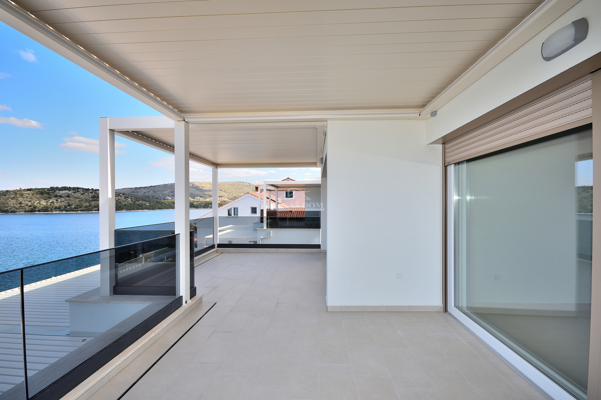 Primošten, Šparadići - penthouse B4 z razgledom na morje, 5 m od plaže