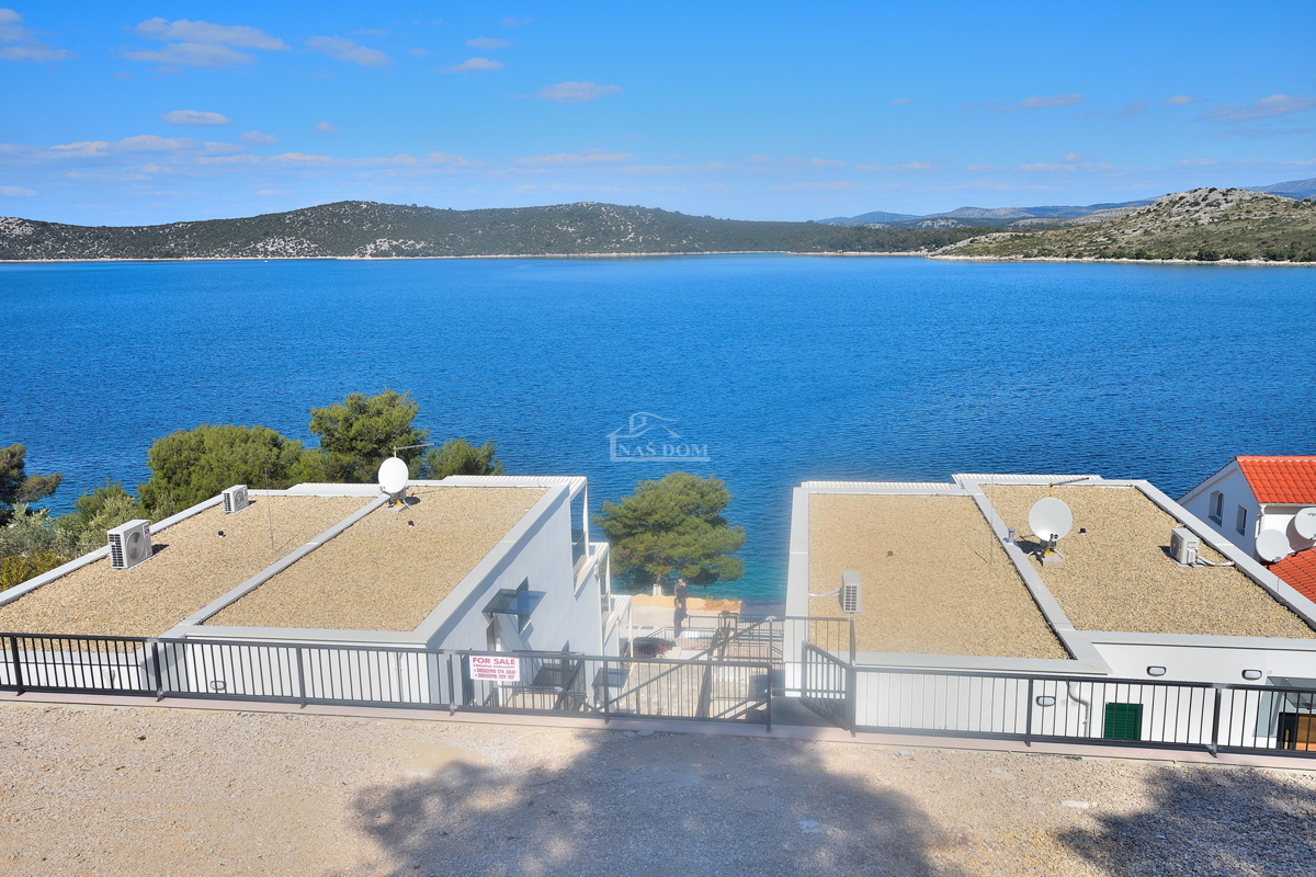 Primošten, Šparadići - penthouse B4 z razgledom na morje, 5 m od plaže