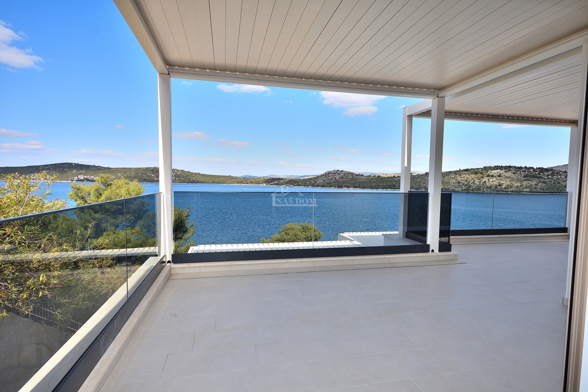 Primošten, Šparadići - penthouse B4 z razgledom na morje, 5 m od plaže