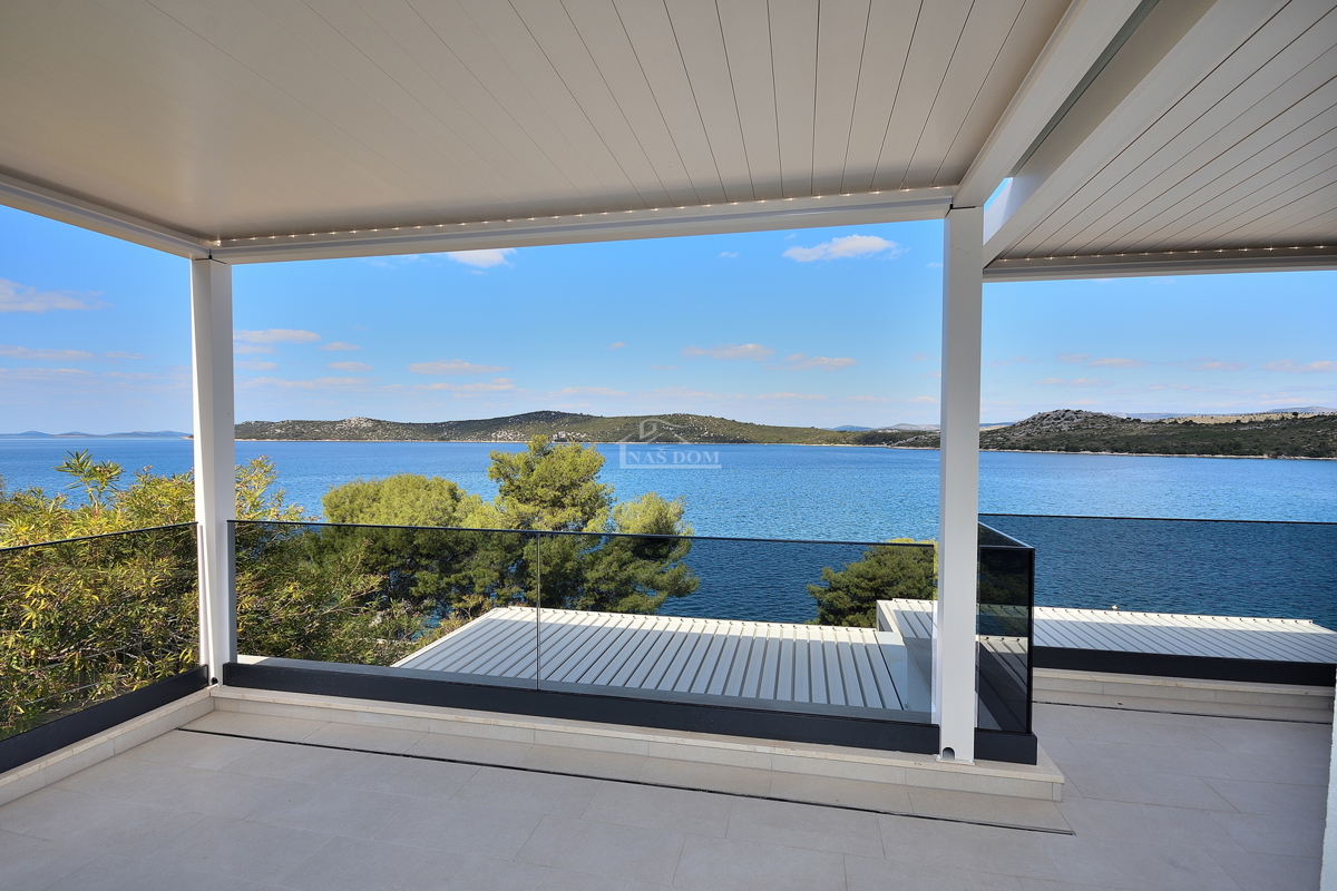 Primošten, Šparadići - penthouse B4 z razgledom na morje, 5 m od plaže